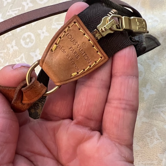 SOLD Louis Vuitton Crossbody Pochette Bag ❤️ - Picture 6 of 9